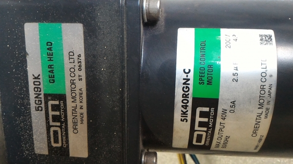 มอเตอร์เกียร์ทดรอบ ยี่ห้อ ORIENTAL MOTOR ขนาดกำลัง 40 W.  หมุนที่ 15 รอบต่อนาที