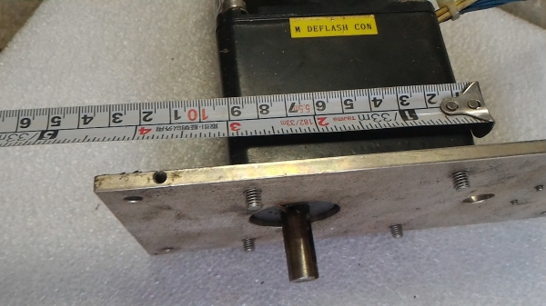 มอเตอร์เกียร์ทดรอบ ยี่ห้อ ORIENTAL MOTOR ขนาดกำลัง 40 W.  หมุนที่ 15 รอบต่อนาที