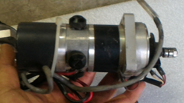 มอเตอร์ DC  MINERTIA พร้อม เอ็นโค้ดเดอร์ ที่ส่วนท้ายของมอเตอร์ ( มีแค่ 3 ตัว)