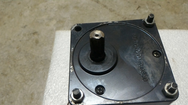 มอเตอร์เกียร์ทดรอบ ยี่ห้อ ORIENTAL MOTOR ขนาดกำลัง 40 W.  หมุนที่ 45 รอบต่อนาที