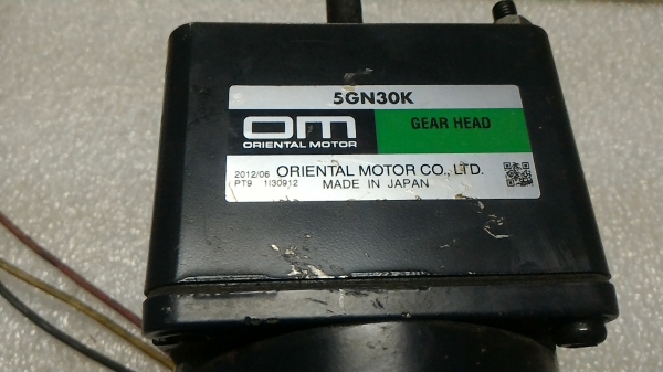 มอเตอร์เกียร์ทดรอบ ยี่ห้อ ORIENTAL MOTOR ขนาดกำลัง 40 W.  หมุนที่ 45 รอบต่อนาที