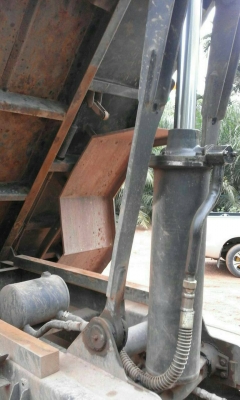 รถอีซูซุ 6 ล้อดั้ม FRR 210 แรงม้า  ปี 55.  ( รถวิ่ง 1xx,xxx กม. )     สนใจติดต่อ   081 - 6079515