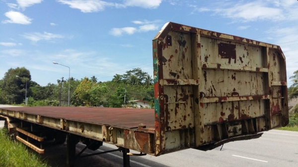 หางพื้นเรียบ3คานแท้ปี2548...ของสามมิตร SMMและPANUS สภาพดี ยางมีครบ เล่มพร้อม