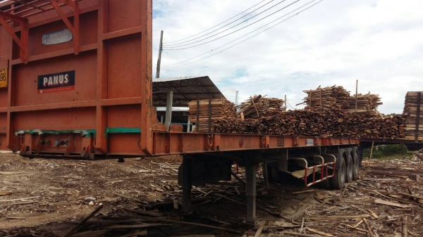 หางพื้นเรียบ3คานแท้ปี2548...ของสามมิตร SMMและPANUS สภาพดี ยางมีครบ เล่มพร้อม