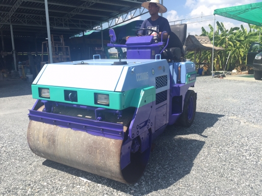 ขายรถบดKomatsuรุ่นJV25CW-2 หน้าเหล็กหลังยาง4เส้น นำเข้าญี่ปุ่น ไม่เคยใช้งานในไทยมีเอกสารพร้อมจดทะเบียน เอวอ่อน หนัก2.5ตันบดอัดสั่นสเทือนได้ สภาพดีพร้อมใช้งาน