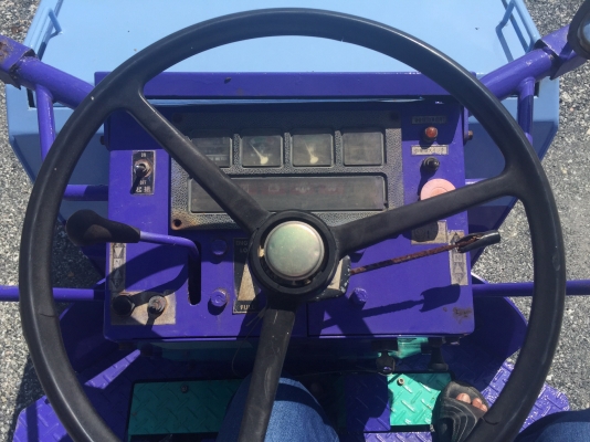 ขายรถบดKomatsuรุ่นJV25CW-2 หน้าเหล็กหลังยาง4เส้น นำเข้าญี่ปุ่น ไม่เคยใช้งานในไทยมีเอกสารพร้อมจดทะเบียน เอวอ่อน หนัก2.5ตันบดอัดสั่นสเทือนได้ สภาพดีพร้อมใช้งาน