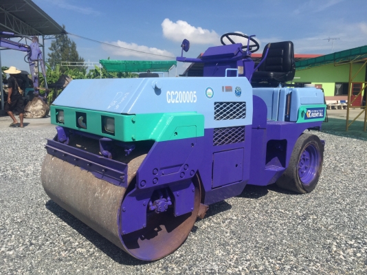 ขายรถบดKomatsuรุ่นJV25CW-2 หน้าเหล็กหลังยาง4เส้น นำเข้าญี่ปุ่น ไม่เคยใช้งานในไทยมีเอกสารพร้อมจดทะเบียน เอวอ่อน หนัก2.5ตันบดอัดสั่นสเทือนได้ สภาพดีพร้อมใช้งาน