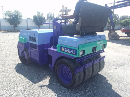 ขายรถบดKomatsuรุ่นJV25CW-2 หน้าเหล็กหลังยาง4เส้น นำเข้าญี่ปุ่น ไม่เคยใช้งานในไทยมีเอกสารพร้อมจดทะเบียน เอวอ่อน หนัก2.5ตันบดอัดสั่นสเทือนได้ สภาพดีพร้อมใช้งาน