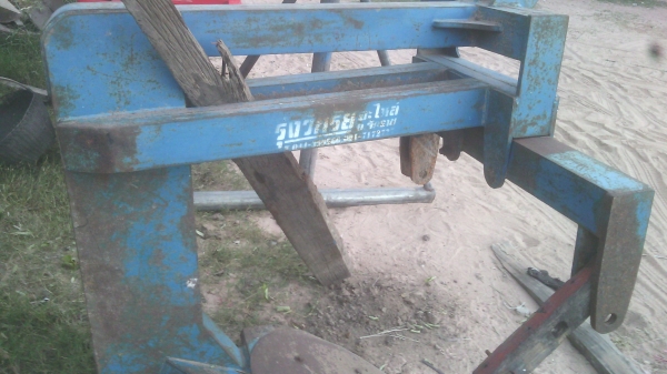 ขายผานขุดมันใส่รถไถฟอร์ด