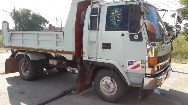 ร๊อคกี้  175  แรง รถสวยสภาพพร้อมใช้งาน เครื่องดีเยี่ยม แอร์   ราคา  610,000  บาท