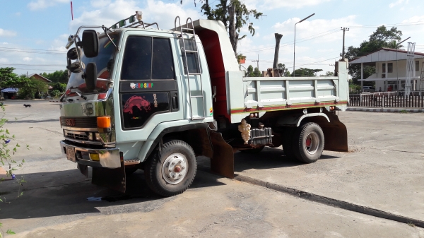 ร๊อคกี้  175  แรง รถสวยสภาพพร้อมใช้งาน เครื่องดีเยี่ยม แอร์   ราคา  610,000  บาท