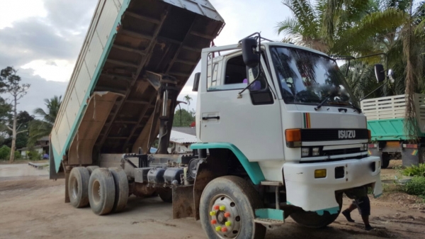 รถอีซุซุ 10 ล้อดั้ม FXZ เปลื่ยนเครื่อง 320 แรงม้า ปี 36.  ( ขายแม่ , ลูก. )     สนใจติดต่อ  081 - 6079515