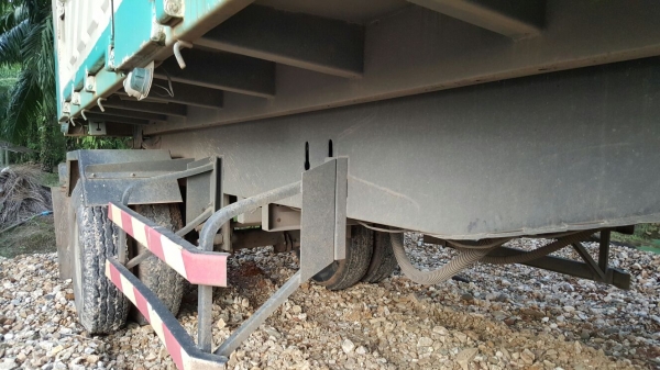 รถอีซุซุ 10 ล้อดั้ม FXZ เปลื่ยนเครื่อง 320 แรงม้า ปี 36.  ( ขายแม่ , ลูก. )     สนใจติดต่อ  081 - 6079515