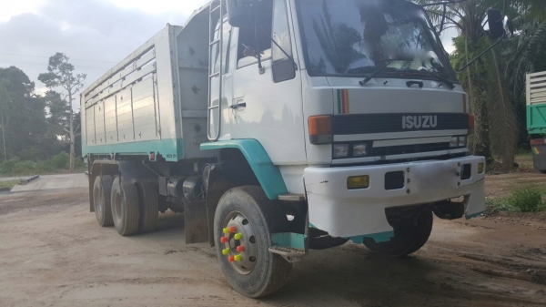 รถอีซุซุ 10 ล้อดั้ม FXZ เปลื่ยนเครื่อง 320 แรงม้า ปี 36.  ( ขายแม่ , ลูก. )     สนใจติดต่อ  081 - 6079515