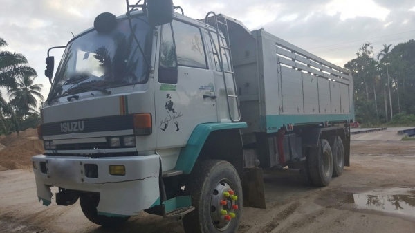 รถอีซุซุ 10 ล้อดั้ม FXZ เปลื่ยนเครื่อง 320 แรงม้า ปี 36.  ( ขายแม่ , ลูก. )     สนใจติดต่อ  081 - 6079515