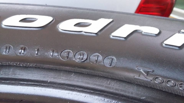 ขายยางยอดนิยมครับ BF T/A 265/75/16 จำนวน 1 ชุดครับลองดูก่อนครับ ขายยางยอดนิยมครับ BF T/A 265/75/16 จำนวน 1 ชุดครับลองดูก่อนครับ