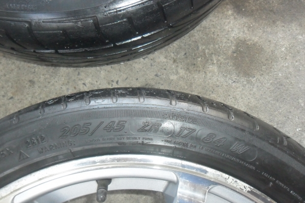 ล้อแม็ก 17นิ้ว 4รู100 พร้อมยาง สวยๆ 4 ล้อ ราคา 6450 บาท