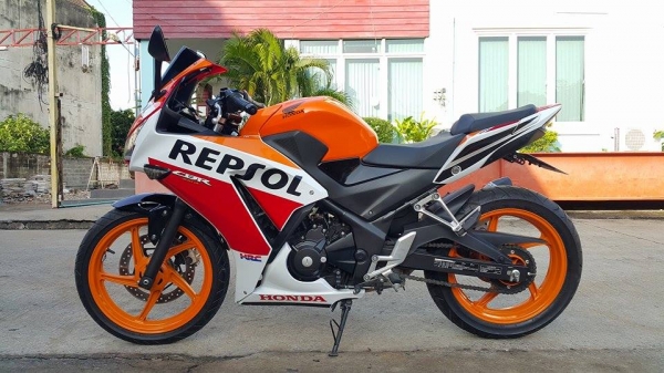 รถบ้านมาใหม่จ้า CBR300 Repsol Edition วิ่งน้อย ขายถูกๆ ต่อรองได้ รถบ้านมาใหม่จ้า CBR300 Repsol Edition วิ่งน้อย ขายถูกๆ ต่อรองได้