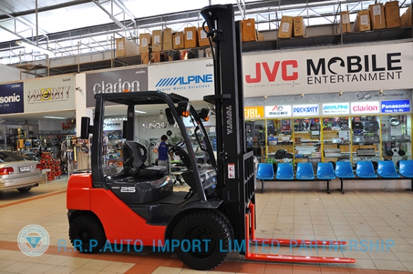 ขายรถโฟล์คลิฟท์มือสอง TOYOTA รุ่น 8FD25-12820 ราคา xxx,xxx บาท นำเข้าจากประเทศญี่ปุ่น 100\% ไม่เคยใช้งานในไทย