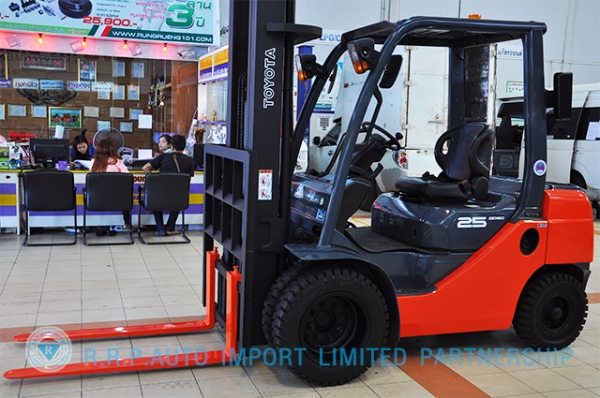 ขายรถโฟล์คลิฟท์มือสอง TOYOTA รุ่น 8FD25-12820 ราคา xxx,xxx บาท นำเข้าจากประเทศญี่ปุ่น 100\% ไม่เคยใช้งานในไทย