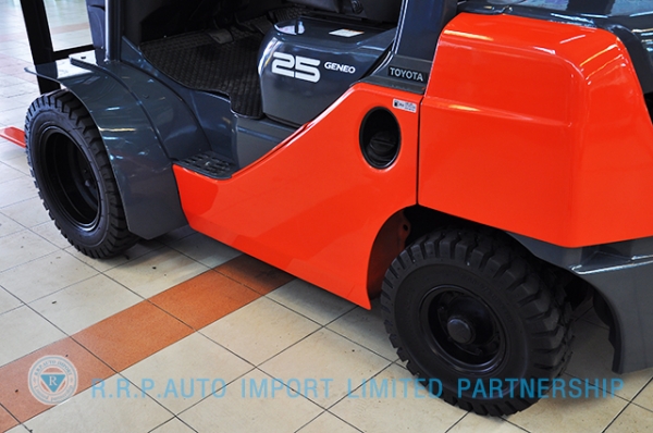 ขายรถโฟล์คลิฟท์มือสอง TOYOTA รุ่น 8FD25-12820 ราคา xxx,xxx บาท นำเข้าจากประเทศญี่ปุ่น 100\% ไม่เคยใช้งานในไทย