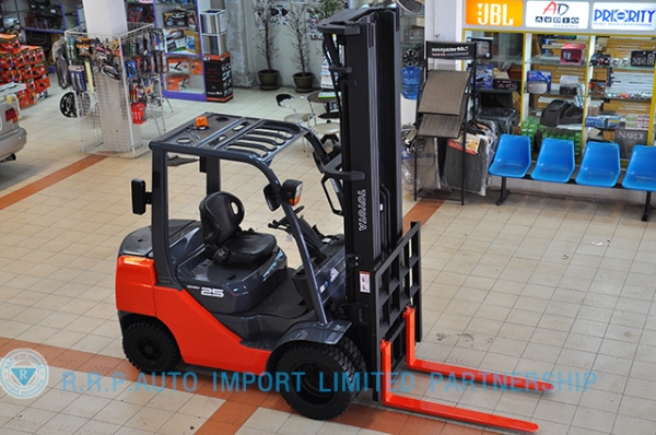 ขายรถโฟล์คลิฟท์มือสอง TOYOTA รุ่น 8FD25-12820 ราคา xxx,xxx บาท นำเข้าจากประเทศญี่ปุ่น 100\% ไม่เคยใช้งานในไทย