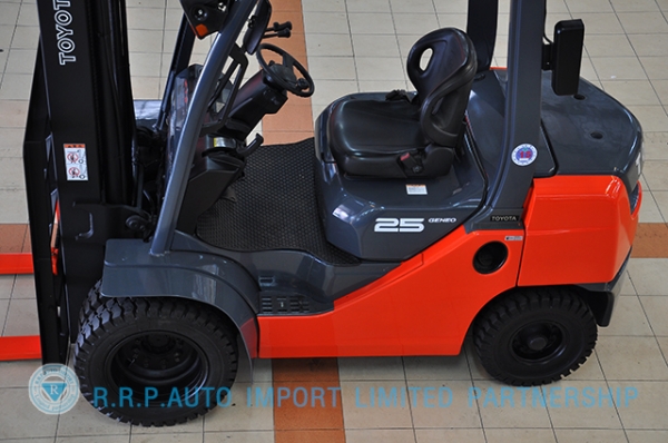 ขายรถโฟล์คลิฟท์มือสอง TOYOTA รุ่น 8FD25-12820 ราคา xxx,xxx บาท นำเข้าจากประเทศญี่ปุ่น 100\% ไม่เคยใช้งานในไทย