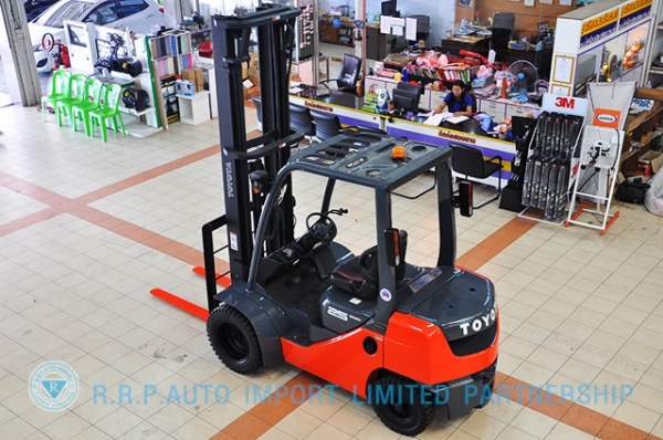 ขายรถโฟล์คลิฟท์มือสอง TOYOTA รุ่น 8FD25-12820 ราคา xxx,xxx บาท นำเข้าจากประเทศญี่ปุ่น 100\% ไม่เคยใช้งานในไทย