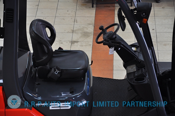 ขายรถโฟล์คลิฟท์มือสอง TOYOTA รุ่น 8FD25-12820 ราคา xxx,xxx บาท นำเข้าจากประเทศญี่ปุ่น 100\% ไม่เคยใช้งานในไทย