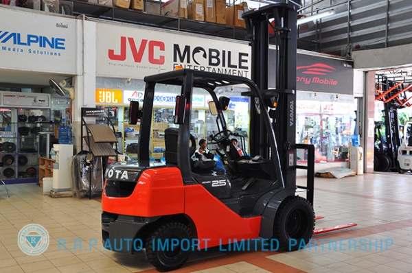 ขายรถโฟล์คลิฟท์มือสอง TOYOTA รุ่น 8FD25-12820 ราคา xxx,xxx บาท นำเข้าจากประเทศญี่ปุ่น 100\% ไม่เคยใช้งานในไทย