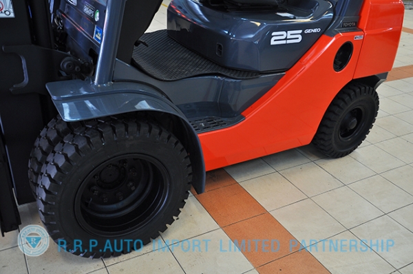 ขายรถโฟล์คลิฟท์มือสอง TOYOTA รุ่น 8FD25-12820 ราคา xxx,xxx บาท นำเข้าจากประเทศญี่ปุ่น 100\% ไม่เคยใช้งานในไทย