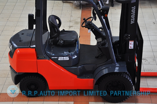 ขายรถโฟล์คลิฟท์มือสอง TOYOTA รุ่น 8FD25-12820 ราคา xxx,xxx บาท นำเข้าจากประเทศญี่ปุ่น 100\% ไม่เคยใช้งานในไทย