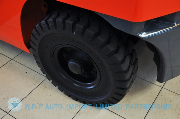 ขายรถโฟล์คลิฟท์มือสอง TOYOTA รุ่น 8FD25-12820 ราคา xxx,xxx บาท นำเข้าจากประเทศญี่ปุ่น 100\% ไม่เคยใช้งานในไทย