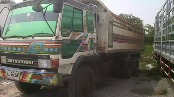 ขายดั้ม2เพลา MITSUBISHI FN527M-TF 220เทอร์โบ โลฮาย10สปีด เบรกใหญ่ สภาพสวยพร้อมใช้งาน เอกสารพร้อมโอน สนใจโทร 090-8588220คุณนะ 093-3258446คุณบิว หรือเข้าดูสินค้าอื่นๆได้ที่ www.truck.in.th/498 หรือเพจFacebook ณรงค์ ซื้อขายรถมือสอง (เว็บไซต์ส่วนตัว) หรือFace