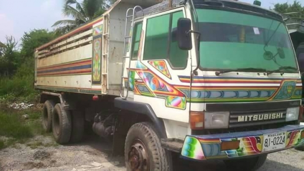 ขายดั้ม2เพลา MITSUBISHI FN527M-TF 220เทอร์โบ โลฮาย10สปีด เบรกใหญ่ สภาพสวยพร้อมใช้งาน เอกสารพร้อมโอน สนใจโทร 090-8588220คุณนะ 093-3258446คุณบิว หรือเข้าดูสินค้าอื่นๆได้ที่ www.truck.in.th/498 หรือเพจFacebook ณรงค์ ซื้อขายรถมือสอง (เว็บไซต์ส่วนตัว) หรือFace