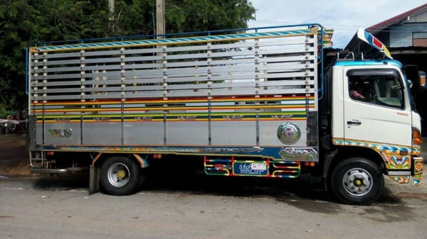 ขายรถ6ล้อ HINO MEGA 175แรง สภาพพร้อมใช้งาน เอกสารพร้อมโอน สนใจโทร 090-8588220คุณนะ 093-3258446คุณบิว หรือเข้าดูสินค้าอื่นๆได้ที่ www.truck.in.th/498 หรือเพจFacebook ณรงค์ ซื้อขายรถมือสอง (เว็บไซต์ส่วนตัว) หรือFacebook ตลาดรถมือสอง คุณนะ