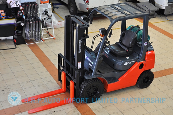 ขายรถโฟล์คลิฟท์มือสอง TOYOTA รุ่น 8FG20-19697 ราคา xxx,xxx บาท นำเข้าจากประเทศญี่ปุ่น 100\% ไม่เคยใช้งานในไทย