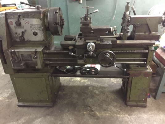 ขายเครื่องกลึง5ฟุตขนาดกลาง3เพลาไม่มีเบรครูเพลา2นิ้วสวิง650มีสามขาพร้อม