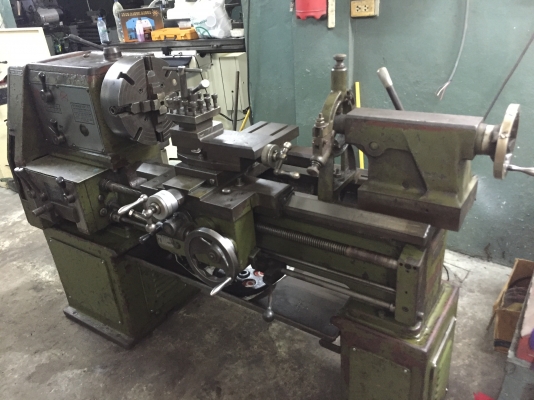 ขายเครื่องกลึง5ฟุตขนาดกลาง3เพลาไม่มีเบรครูเพลา2นิ้วสวิง650มีสามขาพร้อม
