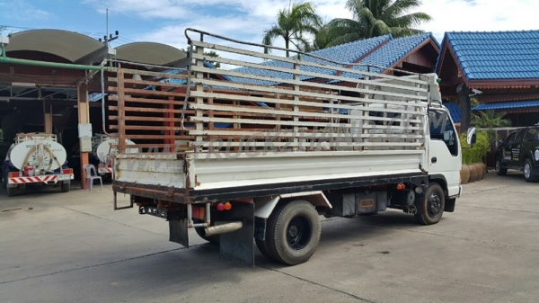 รถบรรทุก 6 ล้อ ISUZU รุ่น NKR58LU5  110 แรงม้า  ปีจดทะเบียน 2533