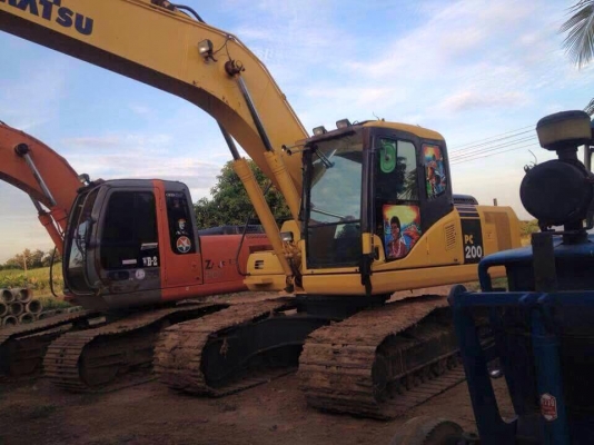 ขายรถแบคโฮ  KOMATSU PC 200-7 รถสวยพร้อมใช้งาน เอกสารเล่มทะเบียน