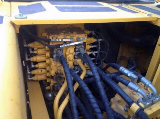 ขายรถแบคโฮ  KOMATSU PC 200-7 รถสวยพร้อมใช้งาน เอกสารเล่มทะเบียน