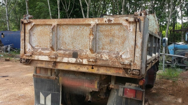 รถอีซูซู 6 ล้อดั้ม NKR เปลื่ยนเครื่อง 110 แรงม้า. ปี 42    สนใจติดต่อ  081 - 6079515