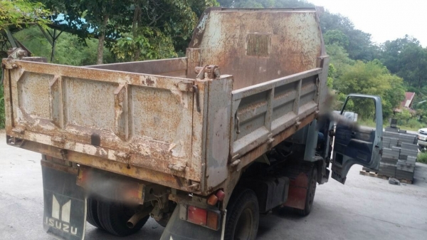 รถอีซูซู 6 ล้อดั้ม NKR เปลื่ยนเครื่อง 110 แรงม้า. ปี 42    สนใจติดต่อ  081 - 6079515