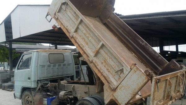 รถอีซูซู 6 ล้อดั้ม NKR เปลื่ยนเครื่อง 110 แรงม้า. ปี 42    สนใจติดต่อ  081 - 6079515