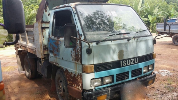 รถอีซูซู 6 ล้อดั้ม NKR เปลื่ยนเครื่อง 110 แรงม้า. ปี 42    สนใจติดต่อ  081 - 6079515