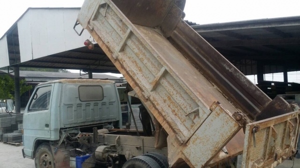 รถอีซูซู 6 ล้อดั้ม NKR เปลื่ยนเครื่อง 110 แรงม้า. ปี 42    สนใจติดต่อ  081 - 6079515