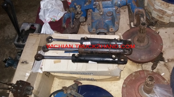 ขาย กระบอกไฮดรอลิกเลี้ยวล้อ รถไถฟอร์ด2เพลาคานหน้ารุ่น NEW HOLLAND6640 / TS90 แท้เก่านอกตามสภาพตัวละ4,500