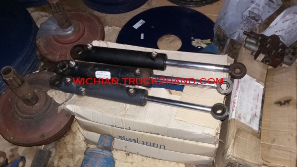 ขาย กระบอกไฮดรอลิกเลี้ยวล้อ รถไถฟอร์ด2เพลาคานหน้ารุ่น NEW HOLLAND6640 / TS90 แท้เก่านอกตามสภาพตัวละ4,500