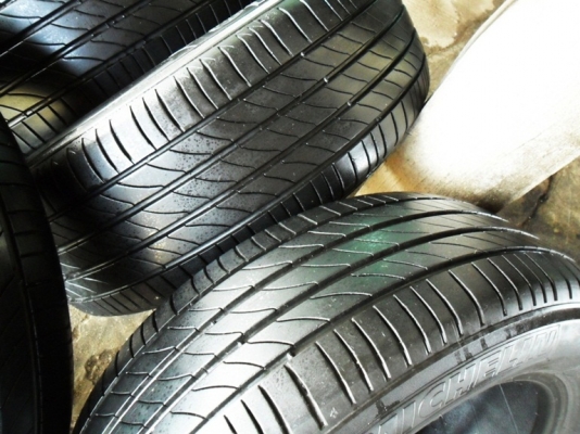 ยางขอบ16 มิชลิน205-60-R16ลงพื้นปี14 (4เส้น 3,600บ)